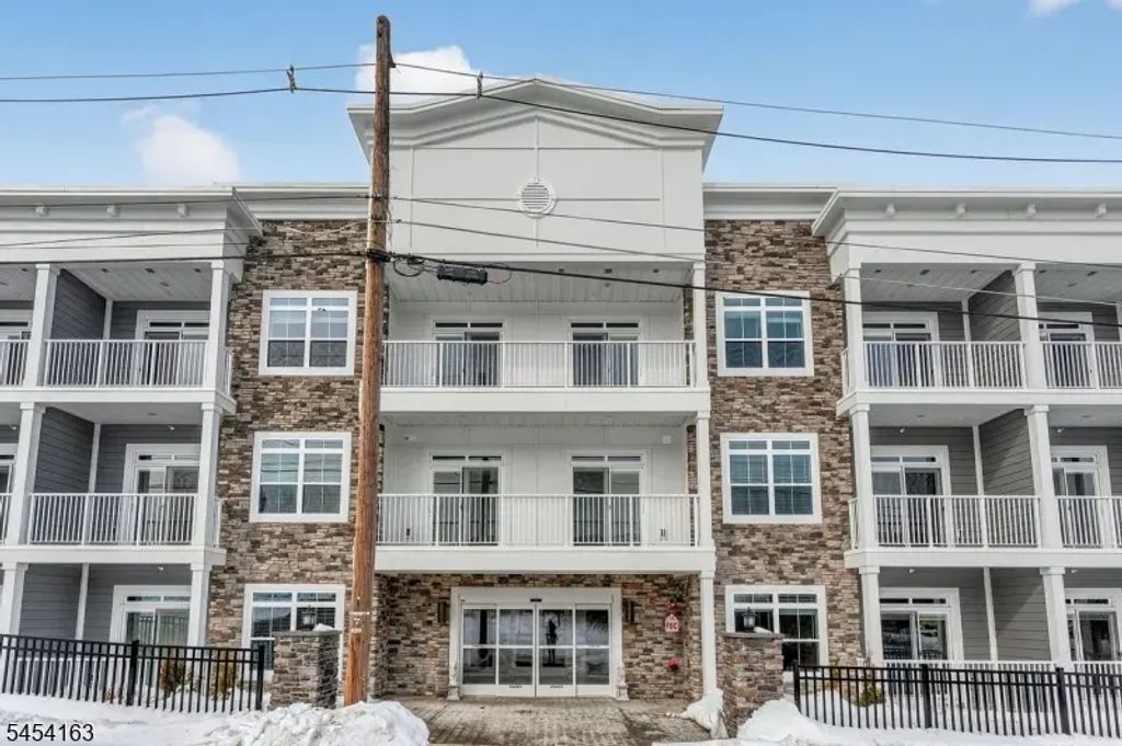 7 Theta Dr, Vernon Twp.