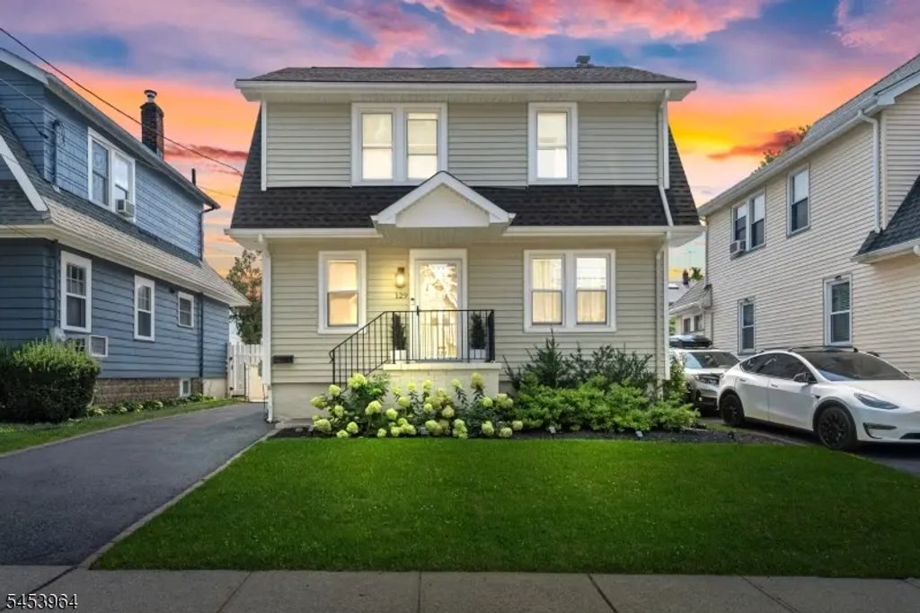 129 Demarest Ave, Bloomfield Twp.