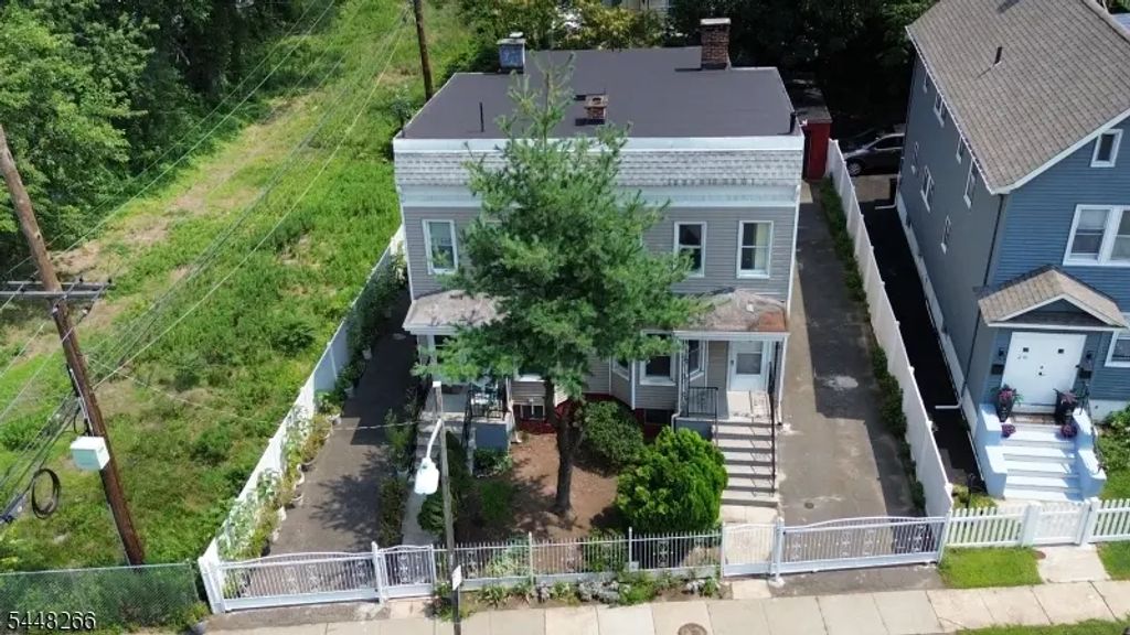 22 Kensington Pl, East Orange City