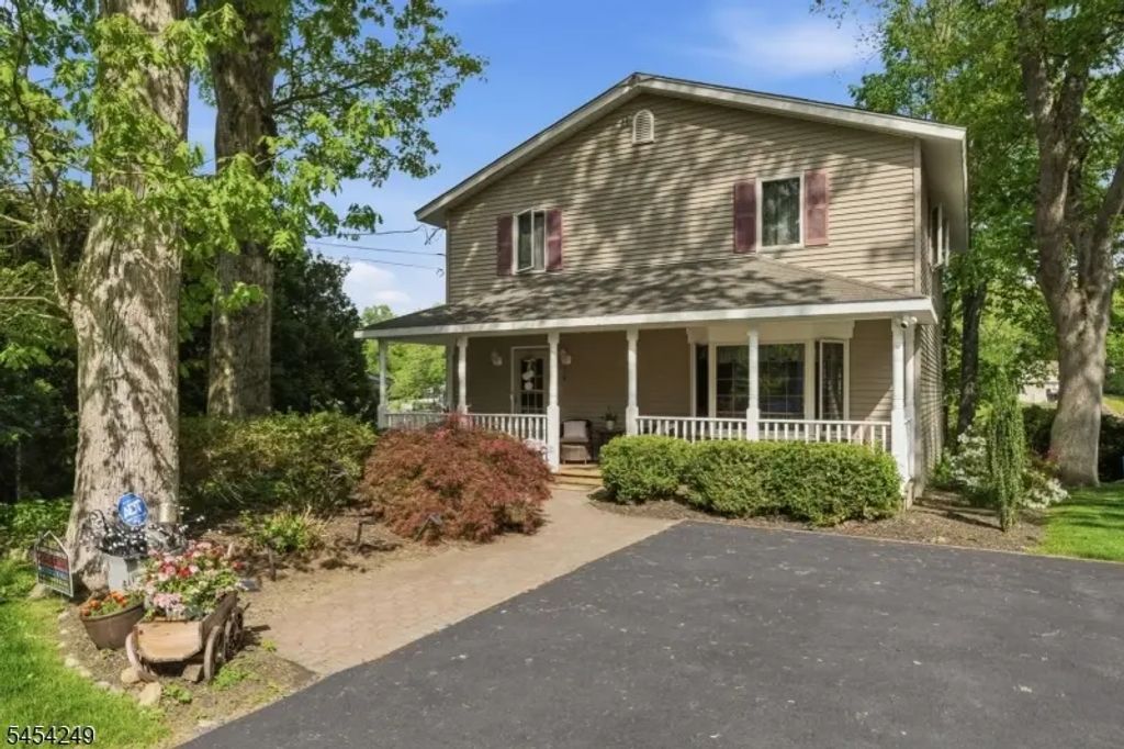 32 W Lakeview Trl, Jefferson Twp.