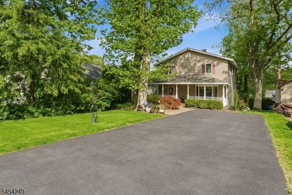 32 W Lakeview Trl, Jefferson Twp.