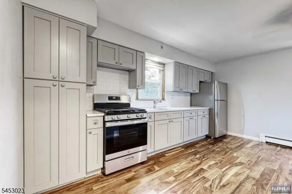 24 Horton Ave, Hawthorne Boro