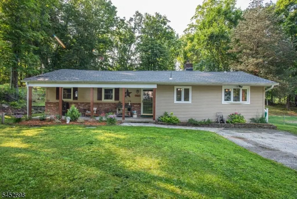 904 Crest Rd, Stillwater Twp.