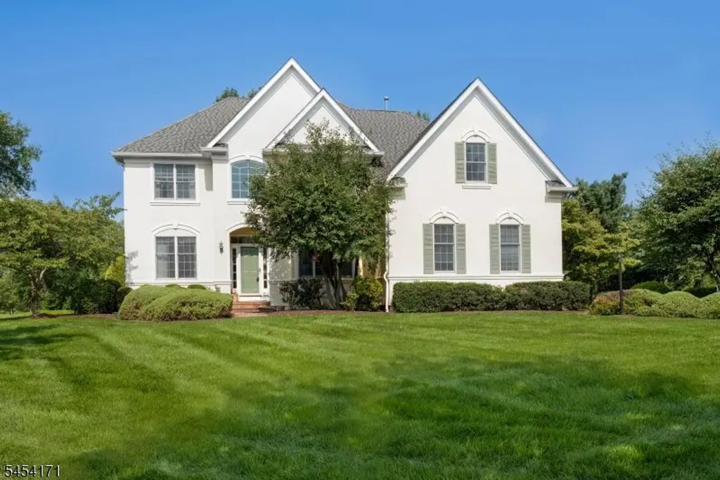 5 Alvamar Ct, Montgomery Twp.