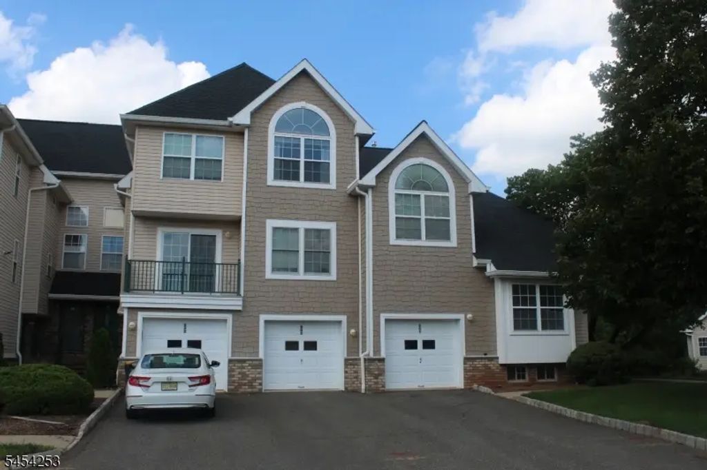 202 Rip Van Dam Ct, Montgomery Twp.