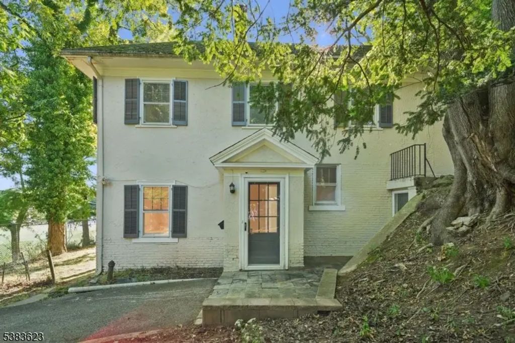 25c Prospect Ave, Montclair Twp.