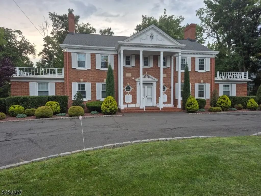 19 Holly St, Cranford Twp.