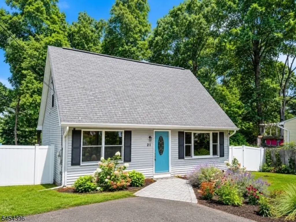 21 Woodland Trl S, Vernon Twp.
