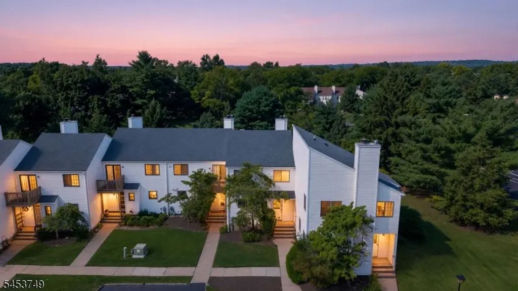4 Pear Ct, Raritan Twp.