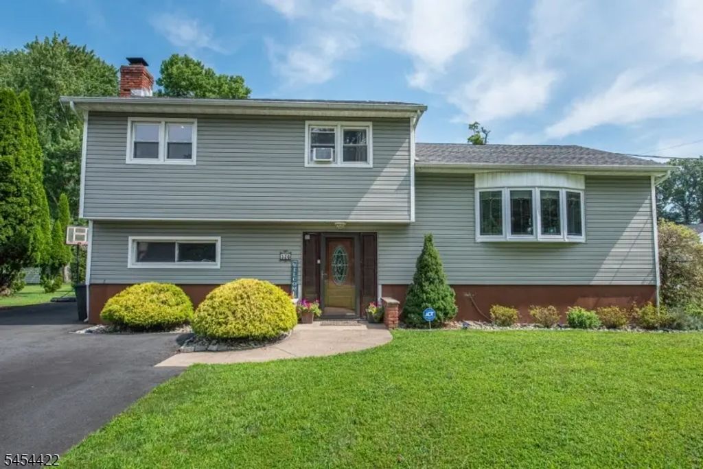 320 Horseneck Rd, Fairfield Twp.