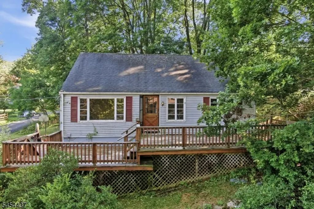 15 Roosevelt Ave, Washington Twp.