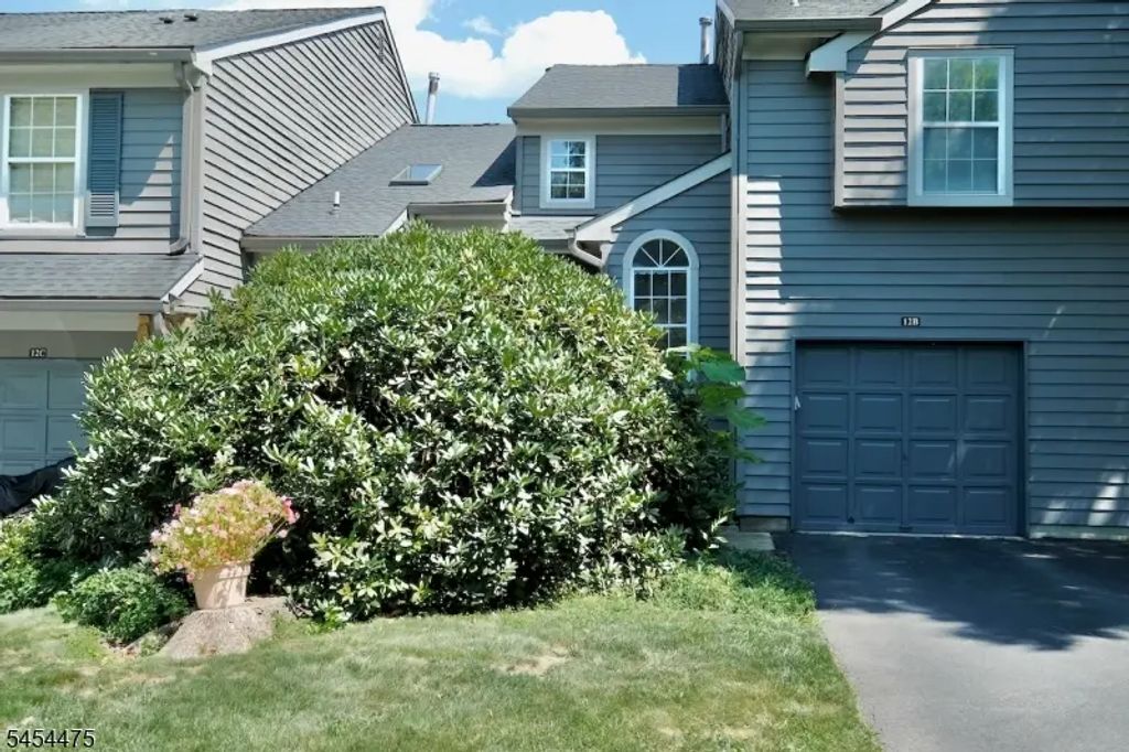 12b Andover Cir, Montgomery Twp.