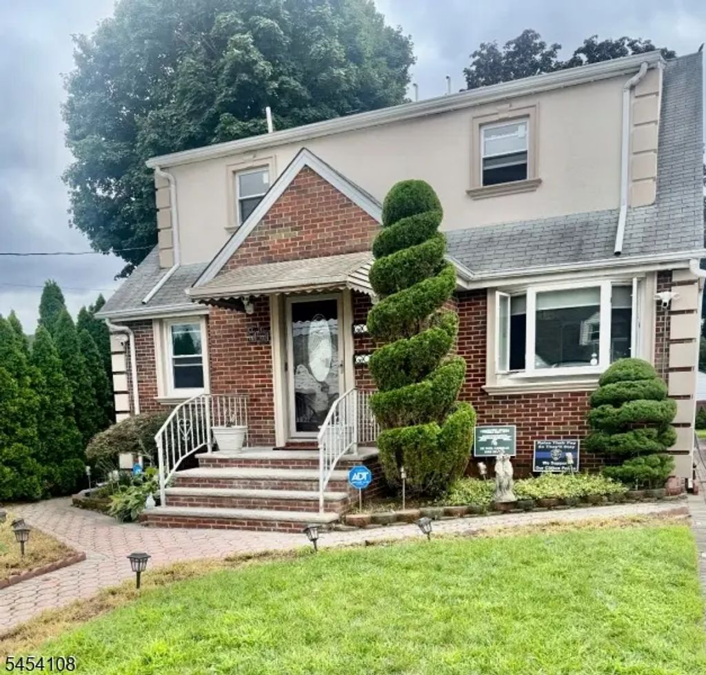 55 E 1st St, Clifton City
