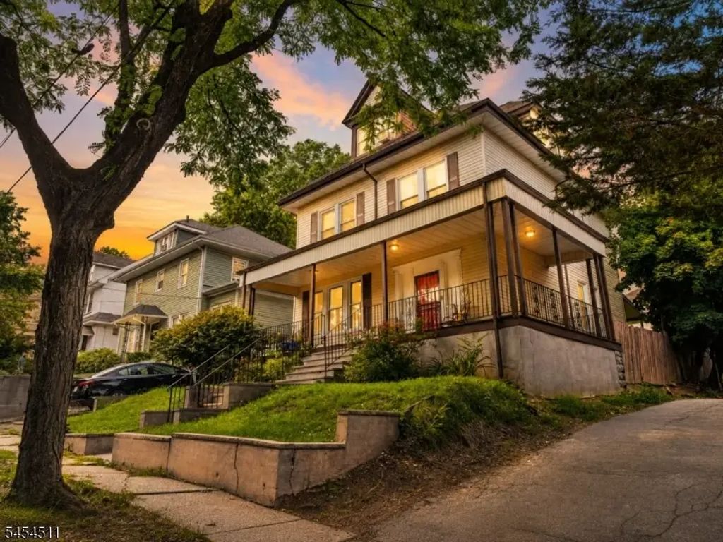 11 Stengel Ave, Newark City