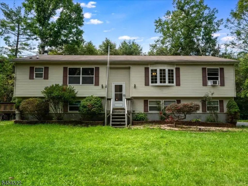 7 Galloping Hill Rd, Montague Twp.