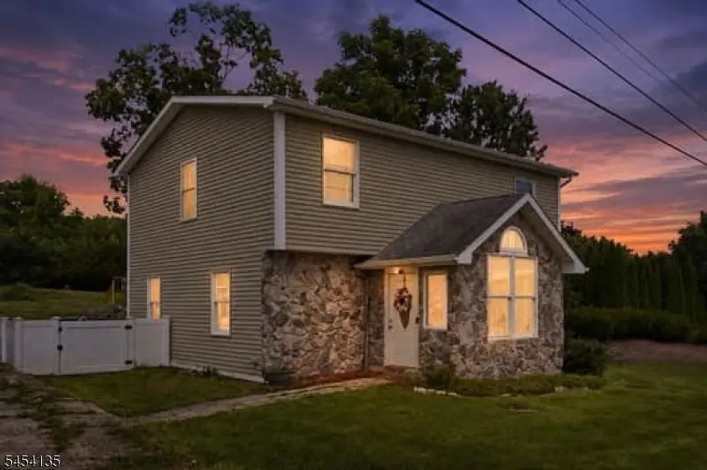 72 County Rd 639, Wantage Twp.