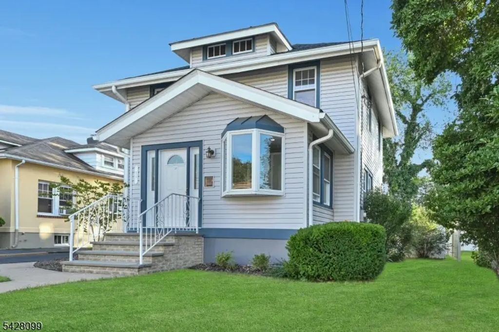 25 Marinus St, Rochelle Park Twp.