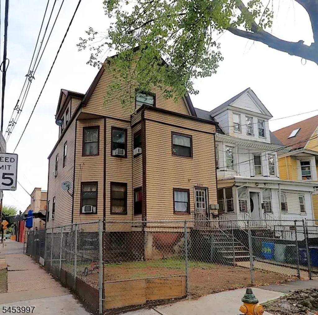465 4th Ave, Newark City