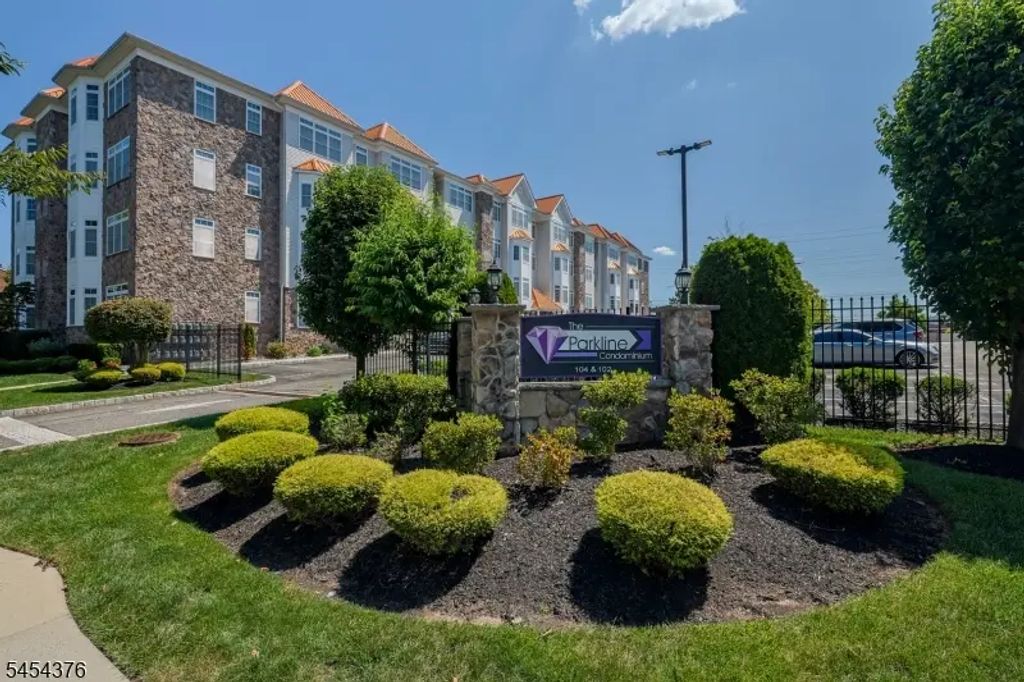 104 E Elizabeth Ave, Linden City