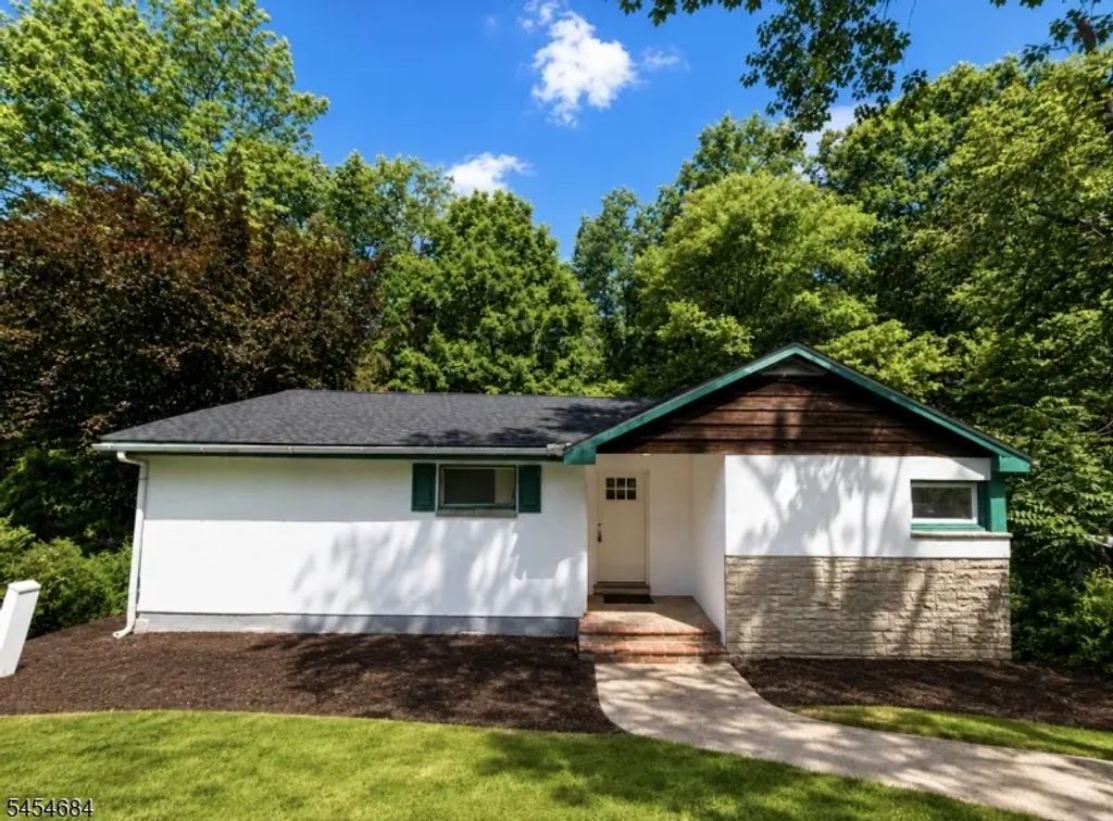 69 Cranberry Ledge Rd, Byram Twp.