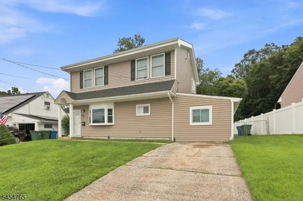 62 Pinetree Dr, Sayreville Boro