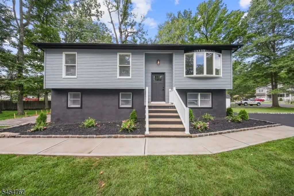 1834 Holly Rd, North Brunswick Twp.