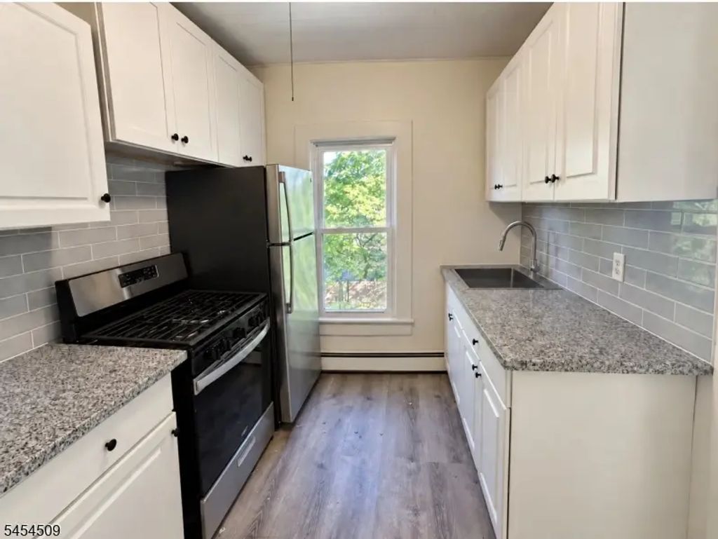 18 Sussex St - Apt B, Newton Town