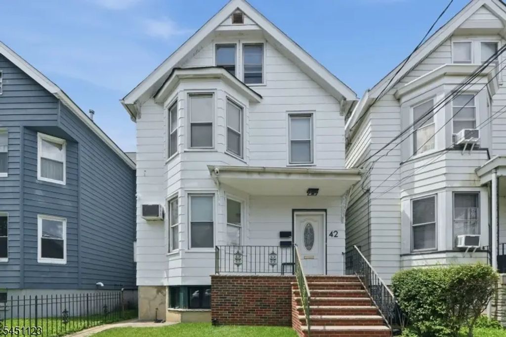 42 Lawrence St, Bloomfield Twp.