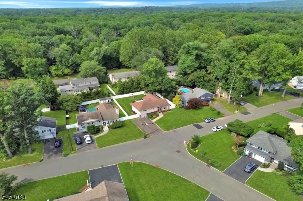 9 Brookdale Rd, Cranford Twp.