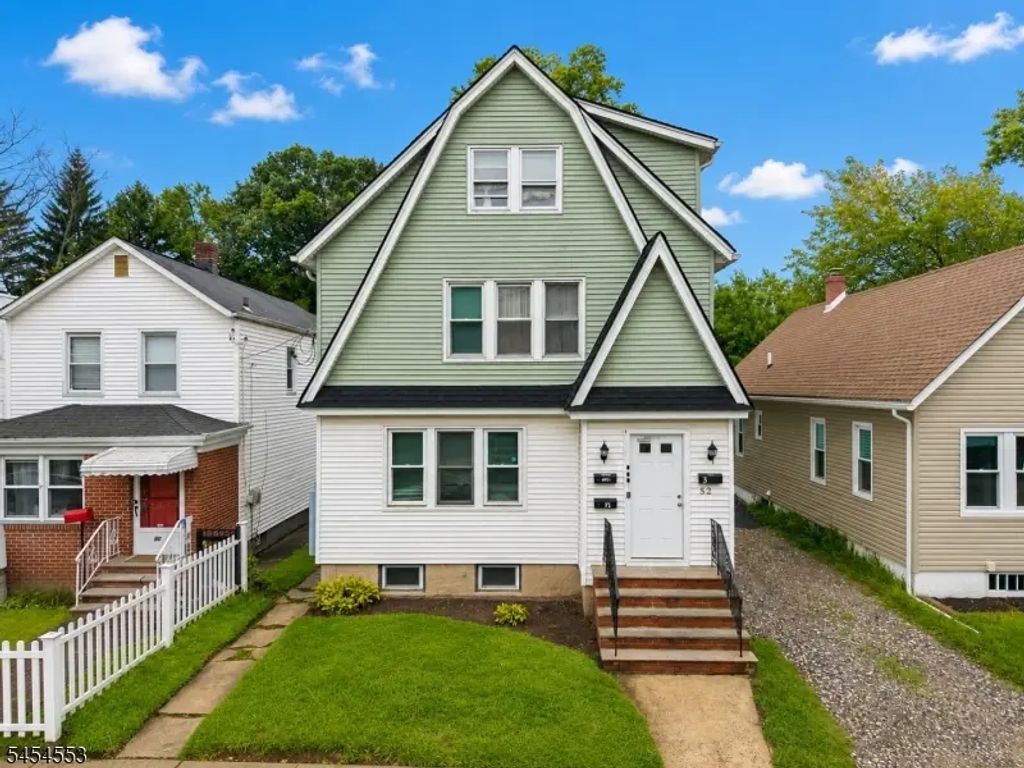 52 Thomas St, Bloomfield Twp.