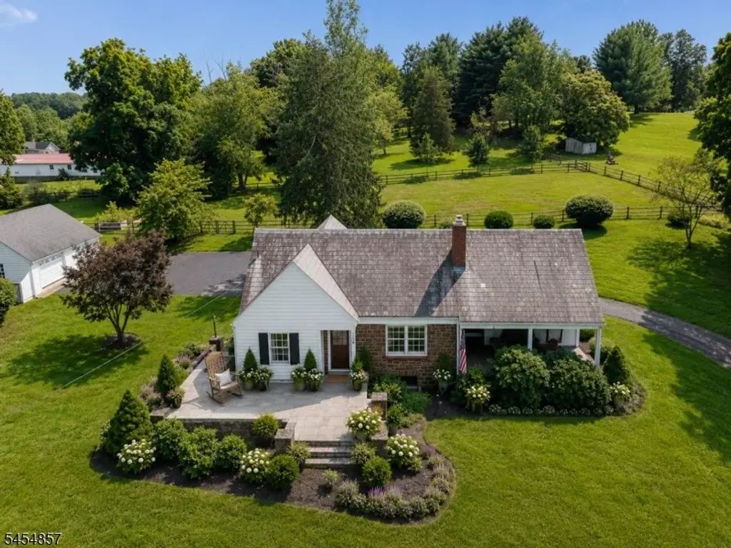 208 Race St, Alexandria Twp.