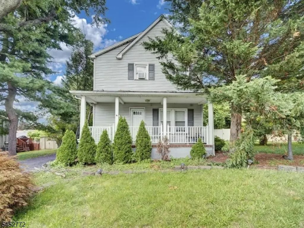 20 Watchung Pl, Bloomfield Twp.