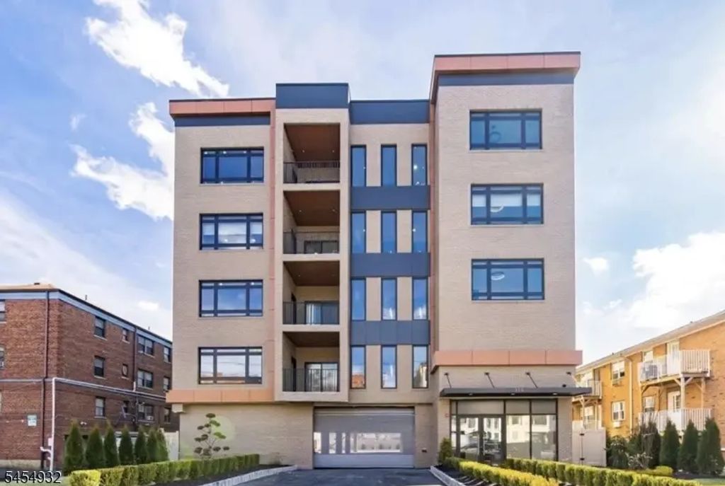 310 W Jersey St, Elizabeth City