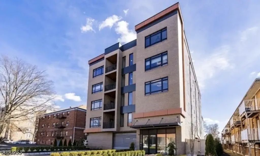 310 W Jersey St, Elizabeth City