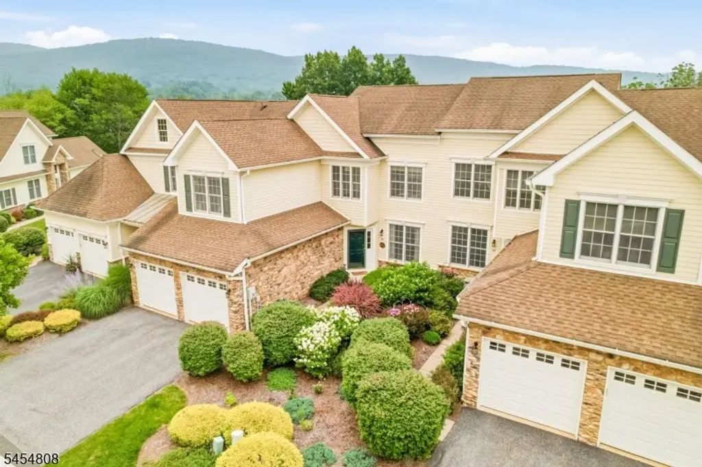 56 Briar Ct, Hardyston Twp.