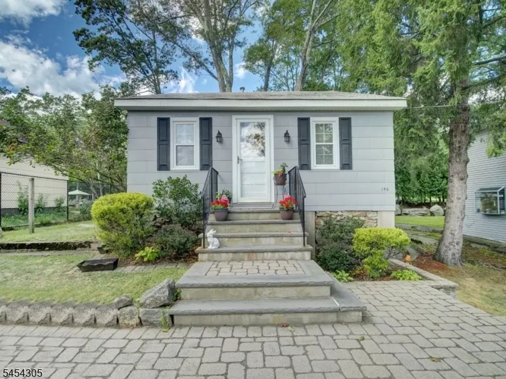 146 Monroe Trl, Hopatcong Boro
