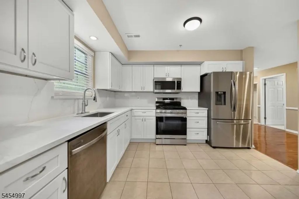 4 Springholm Drive, Berkeley Heights Twp.