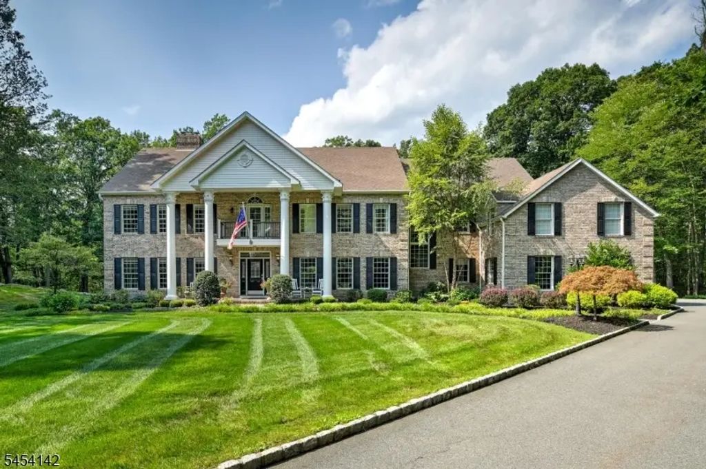 29 Douglas Dr, Sparta Twp.