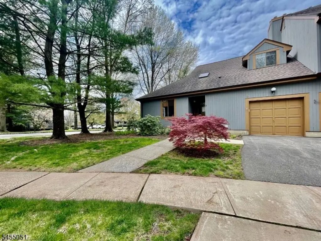 2 Hawthorne Pl, Bernards Twp.