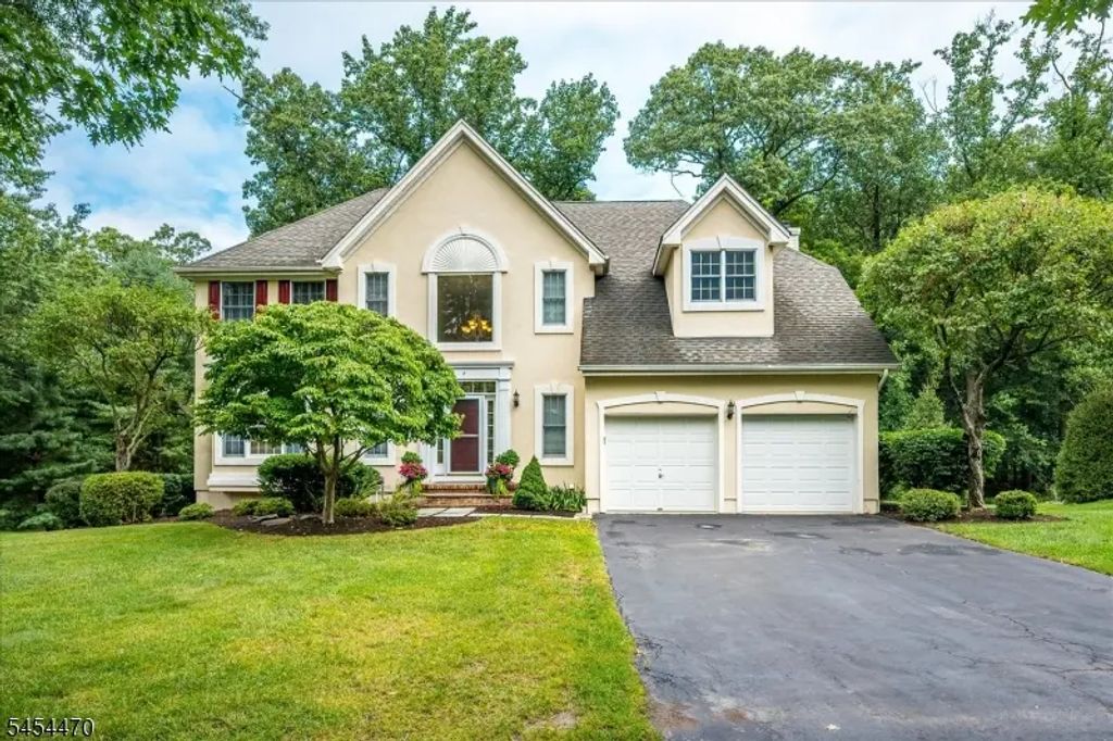 2 Jupiter Hills Ct, Montgomery Twp.