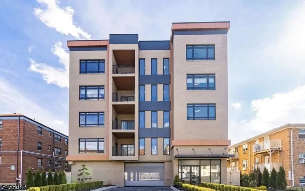 310 W Jersey St, Elizabeth City