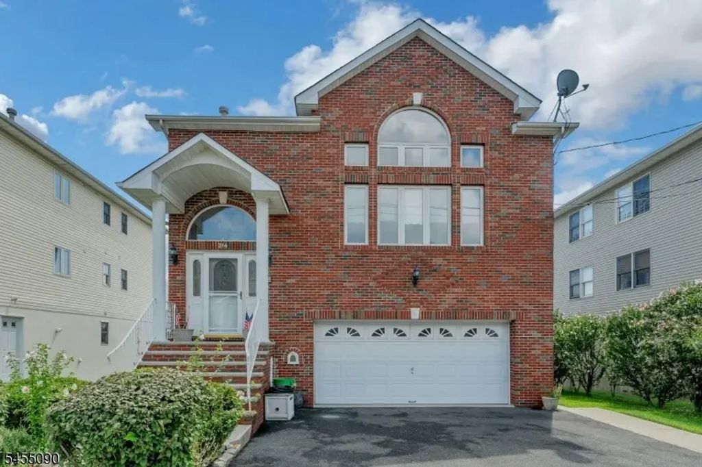 214 Van Buren St, Lyndhurst Twp.