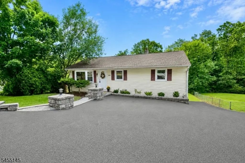 130 Brooklyn Stanhope Rd, Hopatcong Boro
