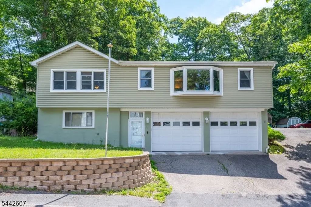 335 Elmira Trl, Hopatcong Boro