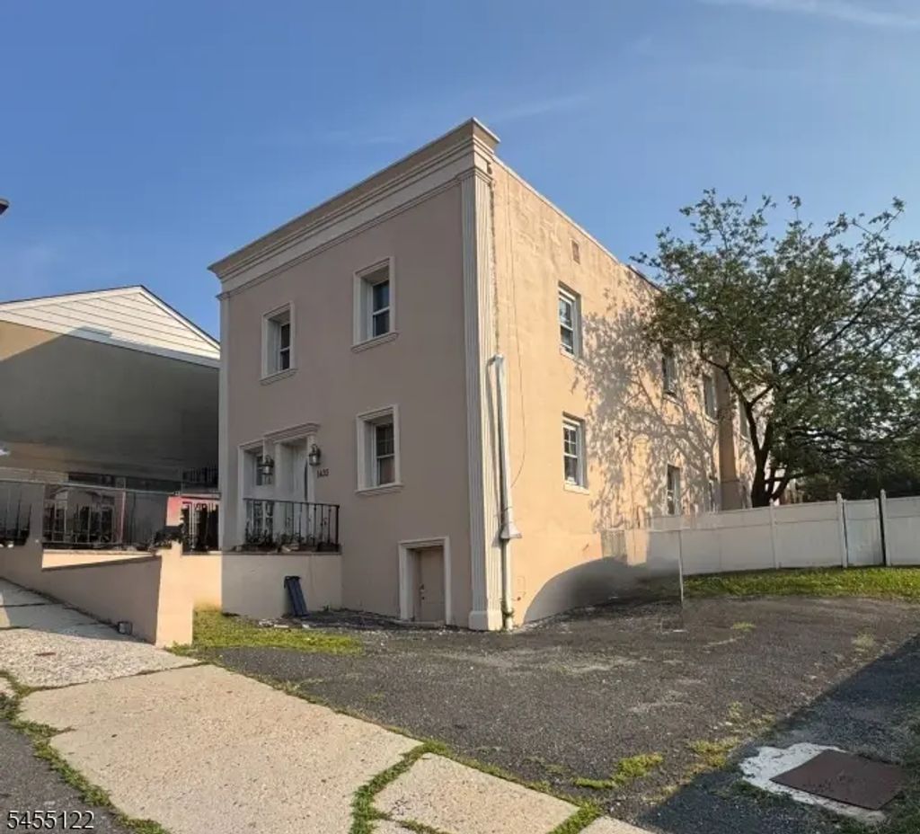 1433 68th St, North Bergen Twp.
