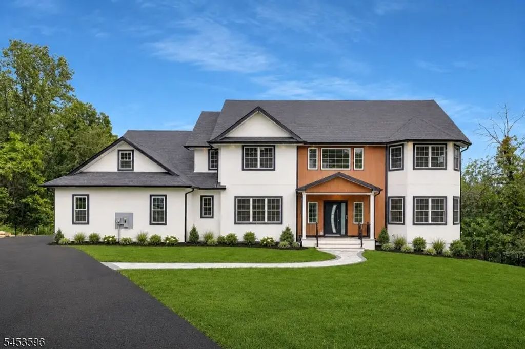 2 Minor Ct, Denville Twp.