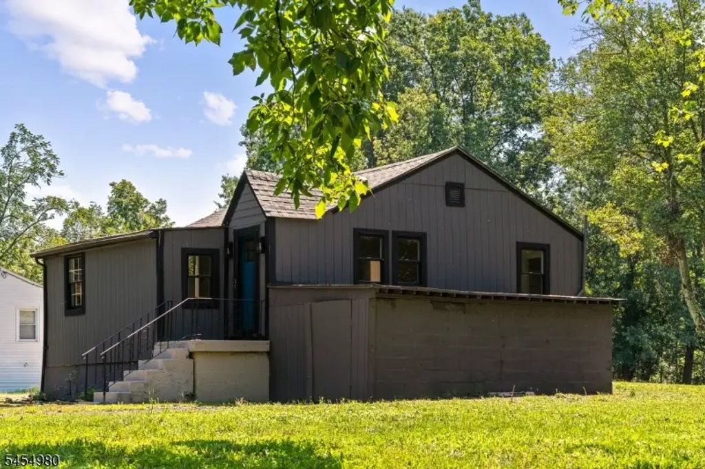 107 Oak Grove Rd, Raritan Twp.