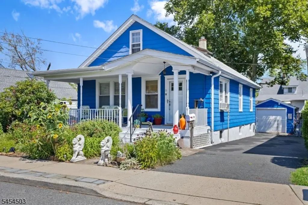 9 Cornell St, North Brunswick Twp.
