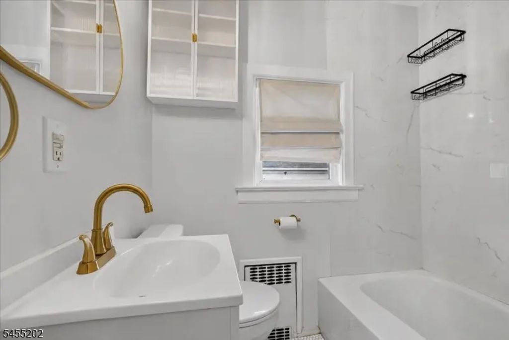 7 Laurel Pl, East Rutherford Boro