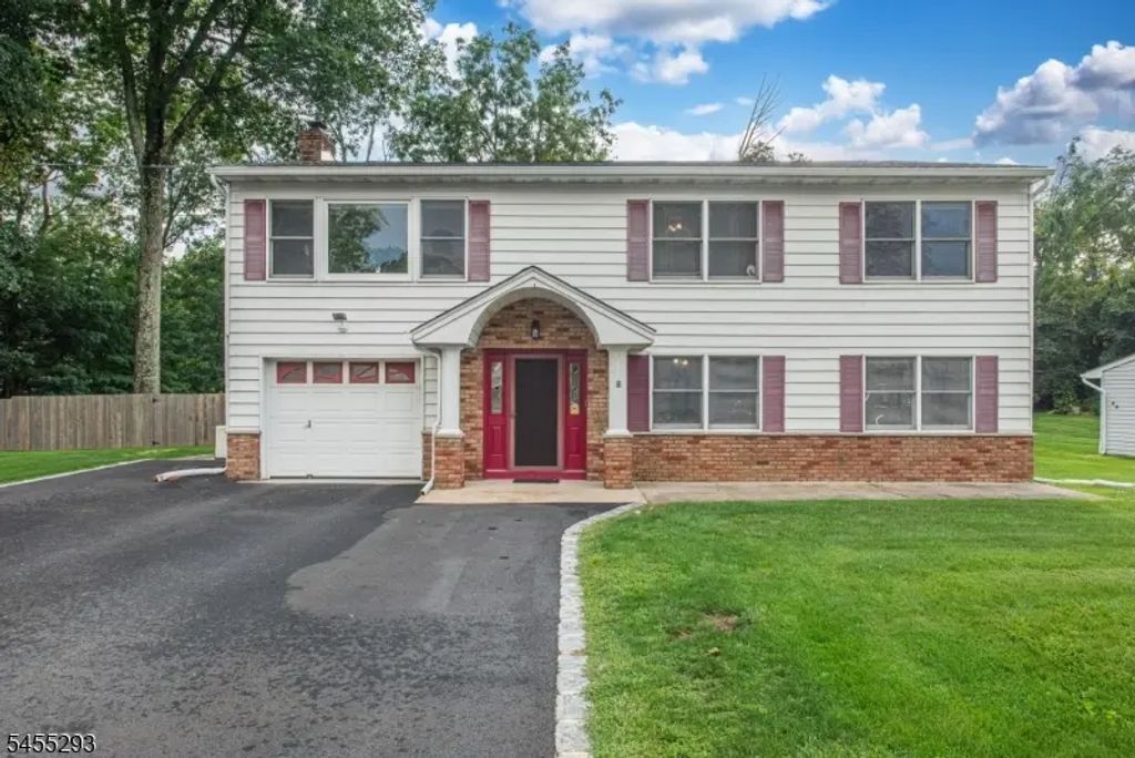1 James Dr, Mount Arlington Boro